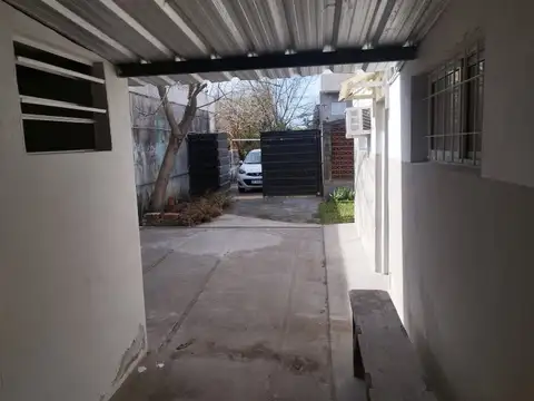 CASA CENTRO DE MANZANA EN BOUCHARD