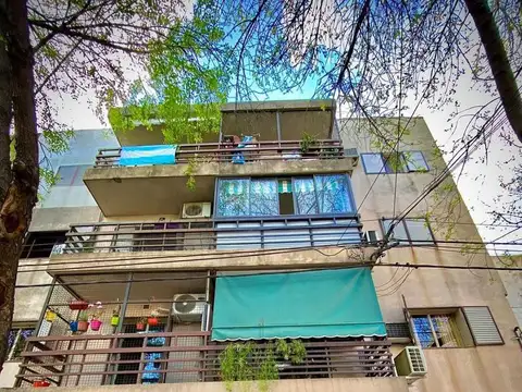 Dos dormitorios con balcón al frente, oportunidad!