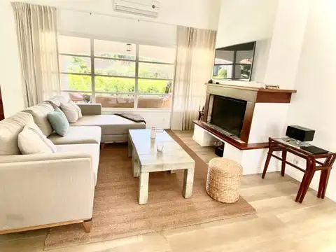 Casa 5 ambientes con 3 baños