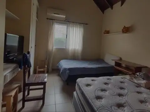 Excel casa en country con seguridad parrilla, parque pileta,