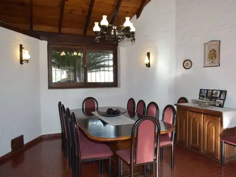 Casa 6 ambientes con 5 baños