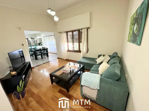 Casa en Venta con 2 cocheras