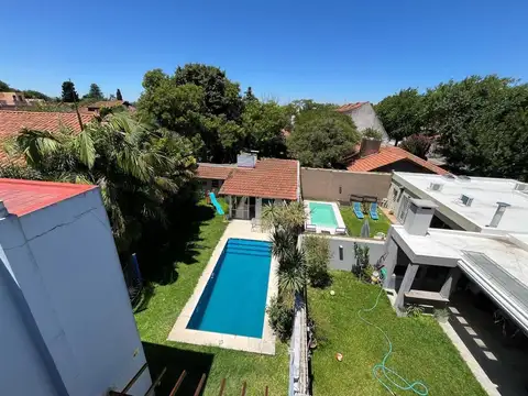 Excelente Casa en Venta - 4 Dormitorios + Quincho + Pileta