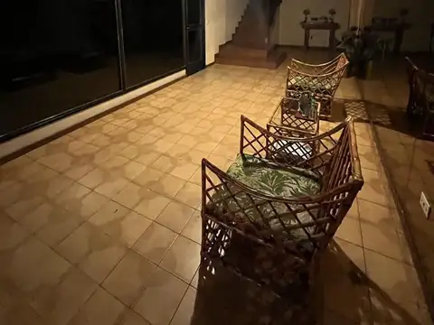 Moseñor Alejandro Schell 200, Piso 2