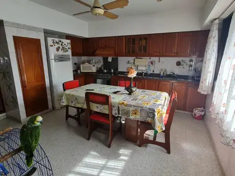 Casa 6 ambientes con 3 baños