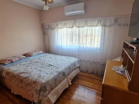 EN BLOCK 2 CASAS INDEPENDIENTES 3 AMBIENTES + QUINCHO + TERRAZA