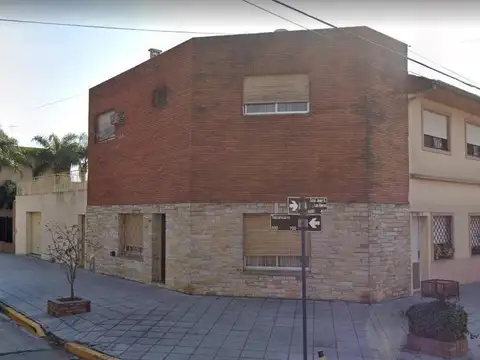 EN BLOCK 2 CASAS INDEPENDIENTES 3 AMBIENTES + QUINCHO + TERRAZA