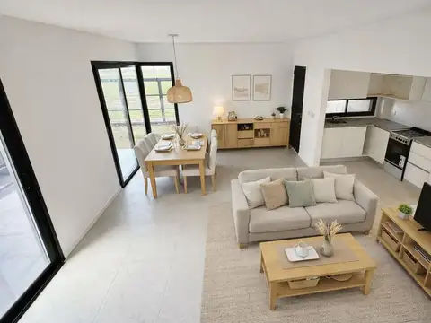 Venta casa de 2 dormitorios con pileta y cochera en EcoTierra, Pueblo Esther