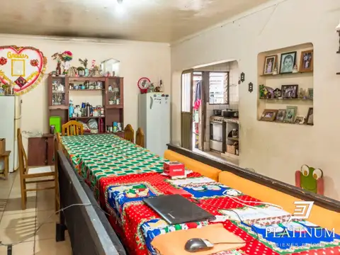 Casa 9 ambientes con 3 baños