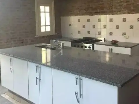 Casa 7 ambientes con 4 baños