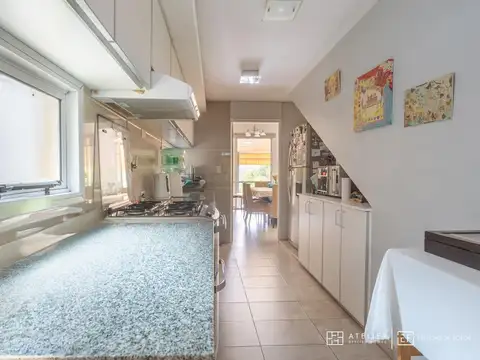 Casa en Venta con 2 cocheras