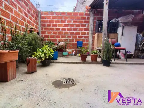 Casa 3 ambientes con 1 baño