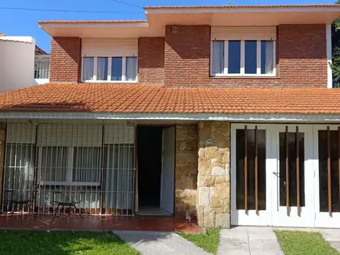 CASA EN VENTA CUATRO AMBIENTES EN LOS TRONCOS