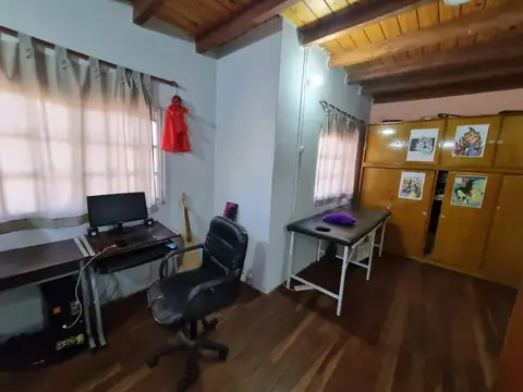 Casa 4 ambientes con 2 baños