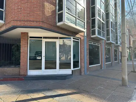 Excelente local en esquina