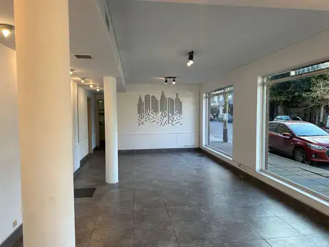 Excelente local en esquina