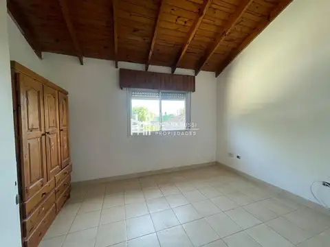 Casa en Alquiler con 1 cochera