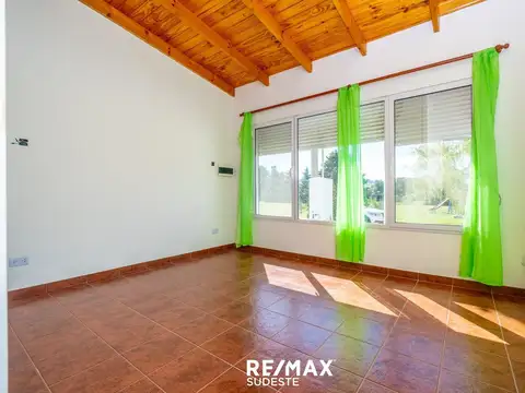 HERMOSA CASA CON VISTA A LAS SIERRAS