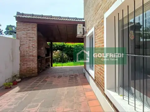 Casa 4 ambientes con 2 baños