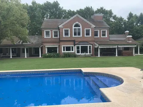 Av. Pres. Juan Domingo Peron   al 1600