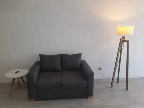 Alquilo Temporario en Villa Devoto. Departamento muy luminoso. Con balcón.