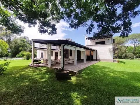 Casa en alquiler temporario de 3 dormitorios c/ cochera en Los Cerrillos