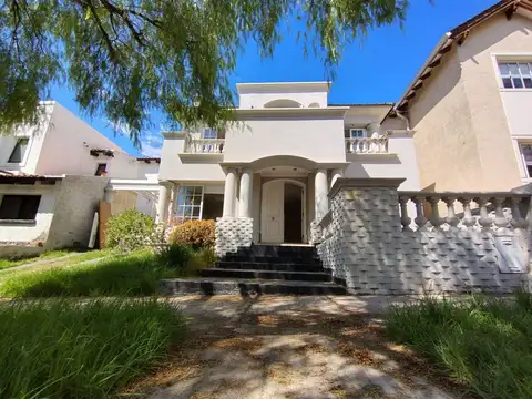 Se vende casa en Barrio Dalvian, apta credito