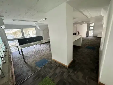 Oficina 5 ambientes con 2 baños