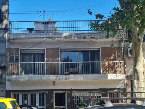 Casa en  venta 3 dormitorios + consultorio+ jardin + pileta + cochera y dependencia