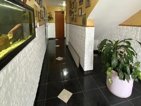 Casa 7 ambientes con 2 baños