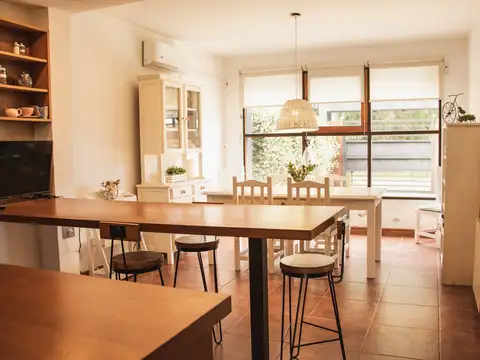 Casa 5 ambientes con 2 baños