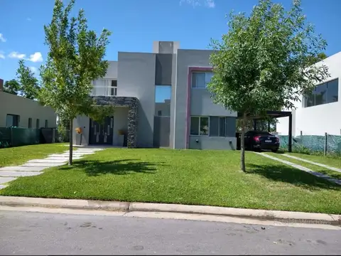 Casa a la venta en Harás de Santa María