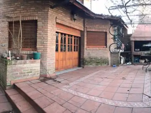 Casa 7 ambientes con 3 baños