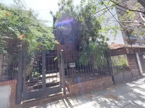 CASA 5 AMBIENTES - GARAGE  2 AUTOS - PARQUE - PILETA - QUINCHO - EXCELENTE UBICACION -