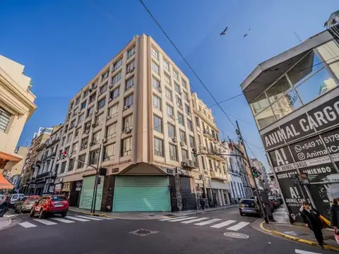 Esquina 2° piso a mts de Av. Belgrano - Monserrat