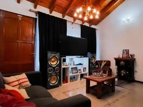 Casa 5 ambientes con 2 baños