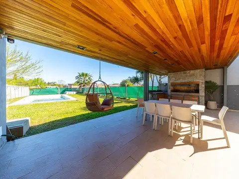 CASA EN VENTA P. ESTHER 3 DORMITORIOS