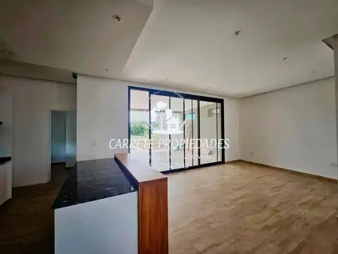 Casa 4 ambientes con 4 baños