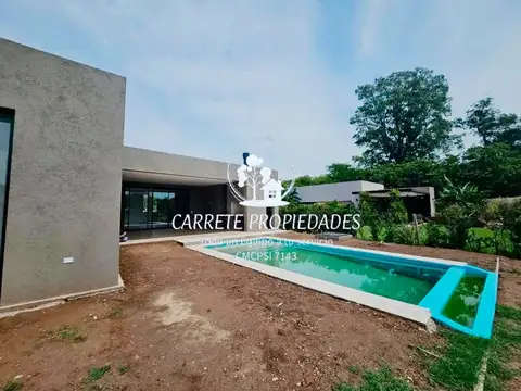 Casa en venta 4 amb, escritorio y pileta. Fondo verde. Barrio Santa Elena. Pilar 100