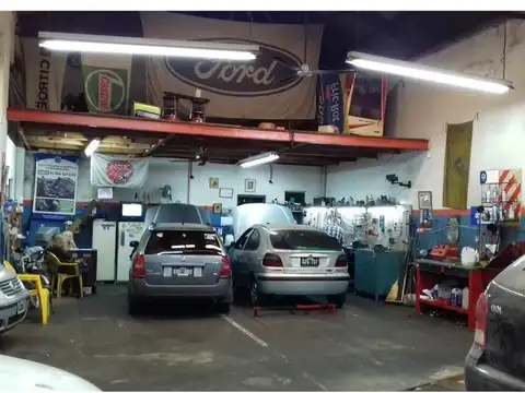 VENTA EN BLOCK. 2 LOCALES/DEPOSITO Y DEPTO. IDEAL INVERSOR 