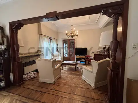 Casa 6 ambientes con 4 baños