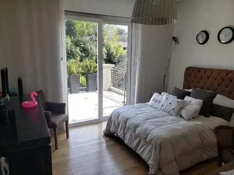 Casa en Venta con 10 cocheras