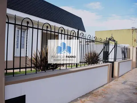 Casa en venta c/ cochera en Capitán Sarmiento