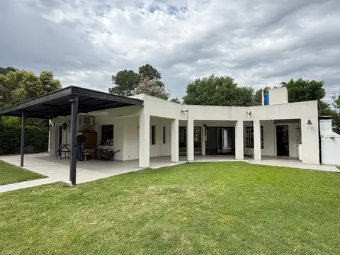 Casa en Venta con 3 cocheras