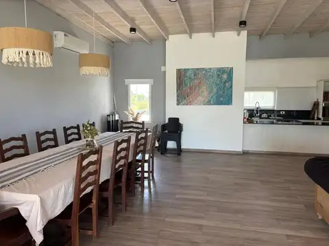 Casa 4 ambientes con 3 baños