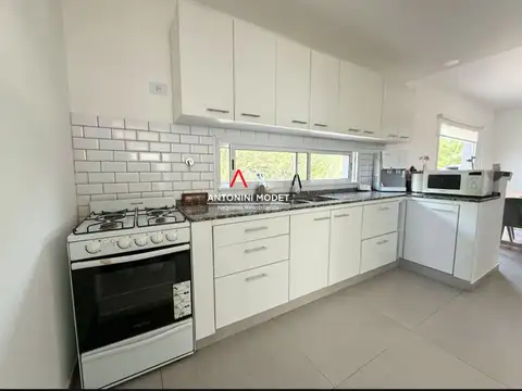 Casa en Alquiler Temporal con 3 cocheras