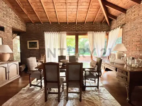 Venta de casa en Gonnet-La Plata en 18 e/ 503 y 504