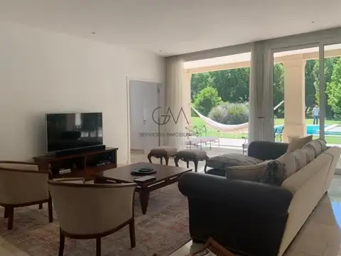 Casa 4 ambientes con 3 baños