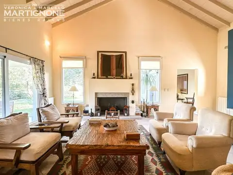 Casa en Venta con 2 cocheras