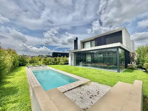 Casa en venta en lote interno en Carpinchos Nordelta